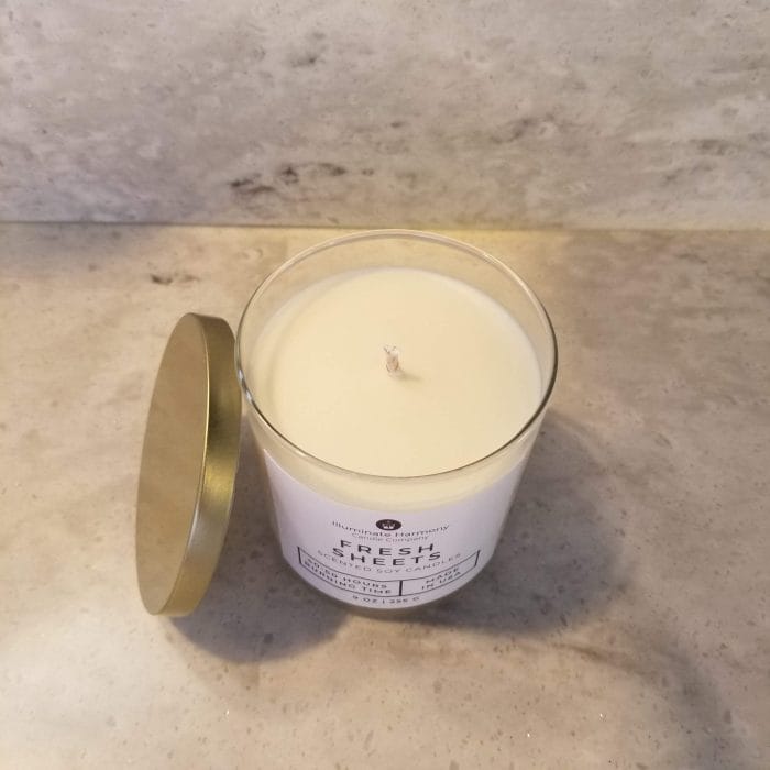 Fresh Sheets Scented Soy Candle 9 oz - Image 3